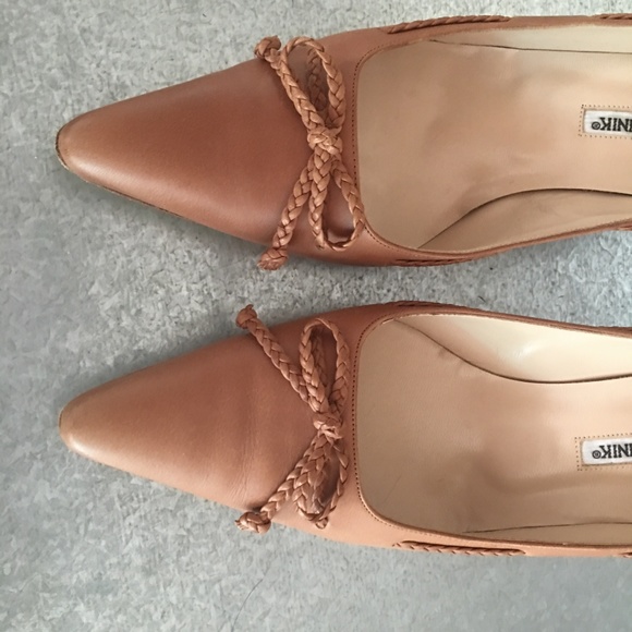 Manolo Blahnik Shoes - Manolo Blahnik kitten heel leather pumps